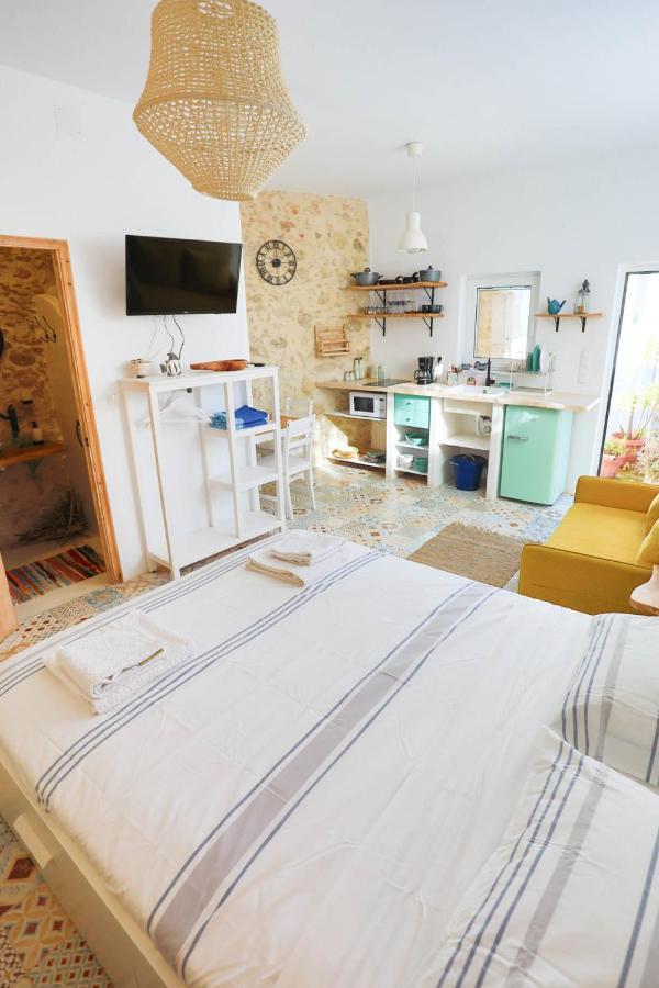 Ravi Boutique Home - 1 Minute Walk From Beach كاليفيس المظهر الخارجي الصورة