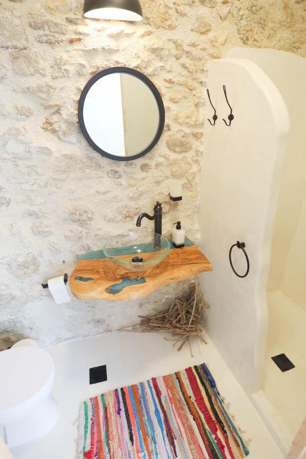 Ravi Boutique Home - 1 Minute Walk From Beach كاليفيس المظهر الخارجي الصورة