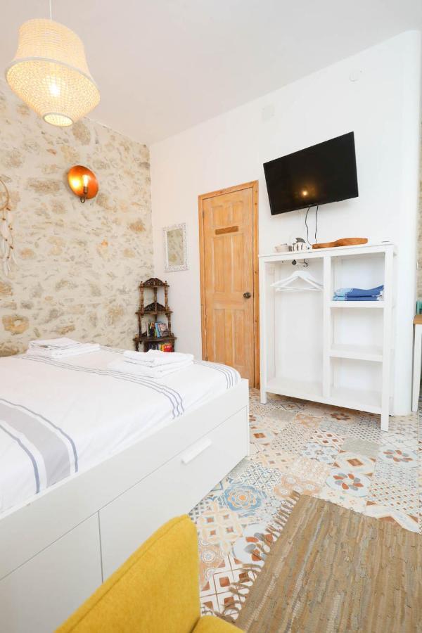 Ravi Boutique Home - 1 Minute Walk From Beach كاليفيس المظهر الخارجي الصورة