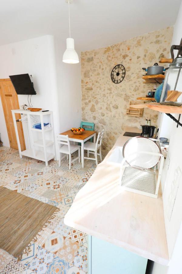 Ravi Boutique Home - 1 Minute Walk From Beach كاليفيس المظهر الخارجي الصورة