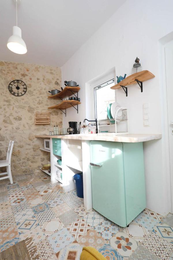 Ravi Boutique Home - 1 Minute Walk From Beach كاليفيس المظهر الخارجي الصورة