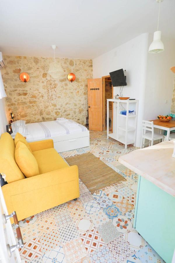 Ravi Boutique Home - 1 Minute Walk From Beach كاليفيس المظهر الخارجي الصورة
