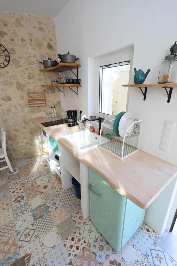 Ravi Boutique Home - 1 Minute Walk From Beach كاليفيس المظهر الخارجي الصورة