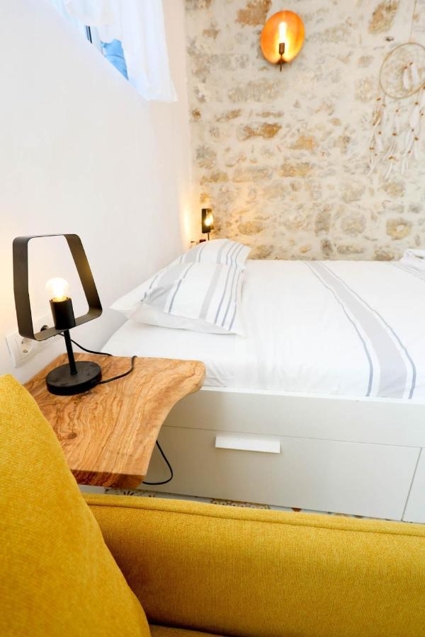 Ravi Boutique Home - 1 Minute Walk From Beach كاليفيس المظهر الخارجي الصورة