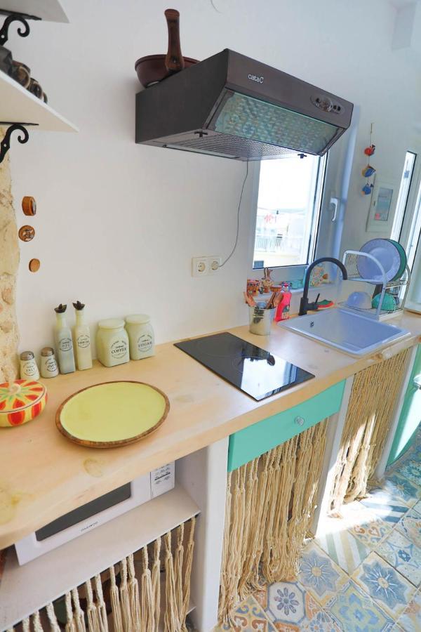 Ravi Boutique Home - 1 Minute Walk From Beach كاليفيس المظهر الخارجي الصورة