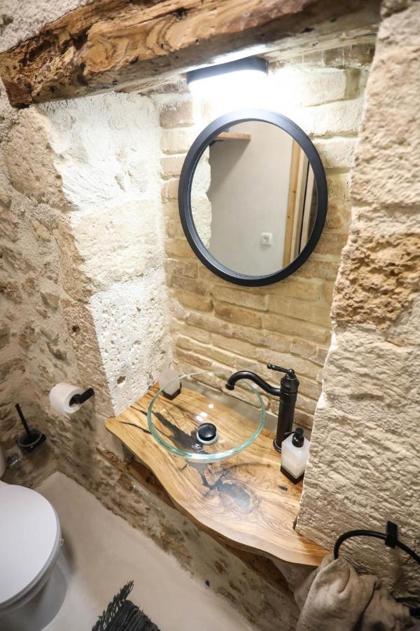 Ravi Boutique Home - 1 Minute Walk From Beach كاليفيس المظهر الخارجي الصورة