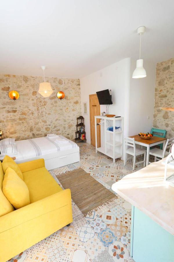Ravi Boutique Home - 1 Minute Walk From Beach كاليفيس المظهر الخارجي الصورة