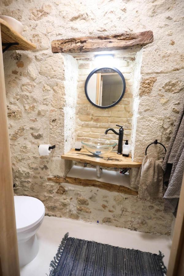 Ravi Boutique Home - 1 Minute Walk From Beach كاليفيس المظهر الخارجي الصورة