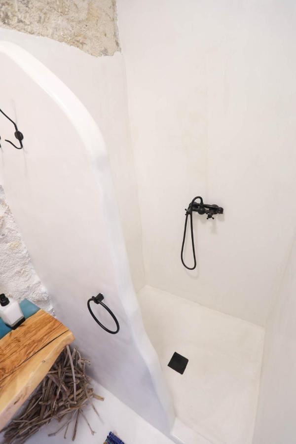Ravi Boutique Home - 1 Minute Walk From Beach كاليفيس المظهر الخارجي الصورة