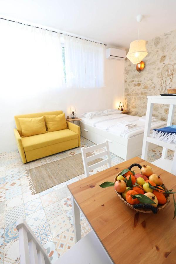 Ravi Boutique Home - 1 Minute Walk From Beach كاليفيس المظهر الخارجي الصورة
