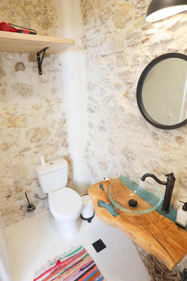 Ravi Boutique Home - 1 Minute Walk From Beach كاليفيس المظهر الخارجي الصورة