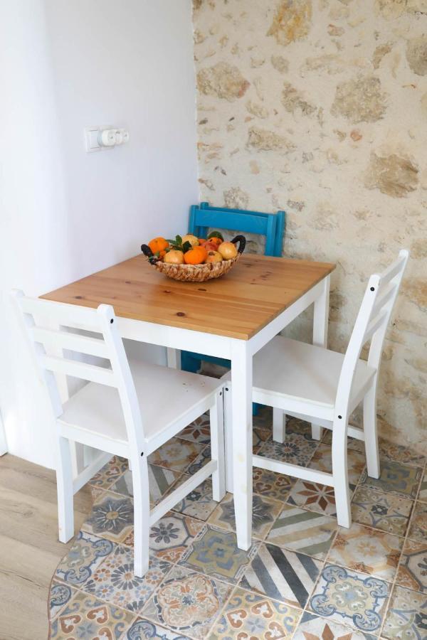 Ravi Boutique Home - 1 Minute Walk From Beach كاليفيس المظهر الخارجي الصورة