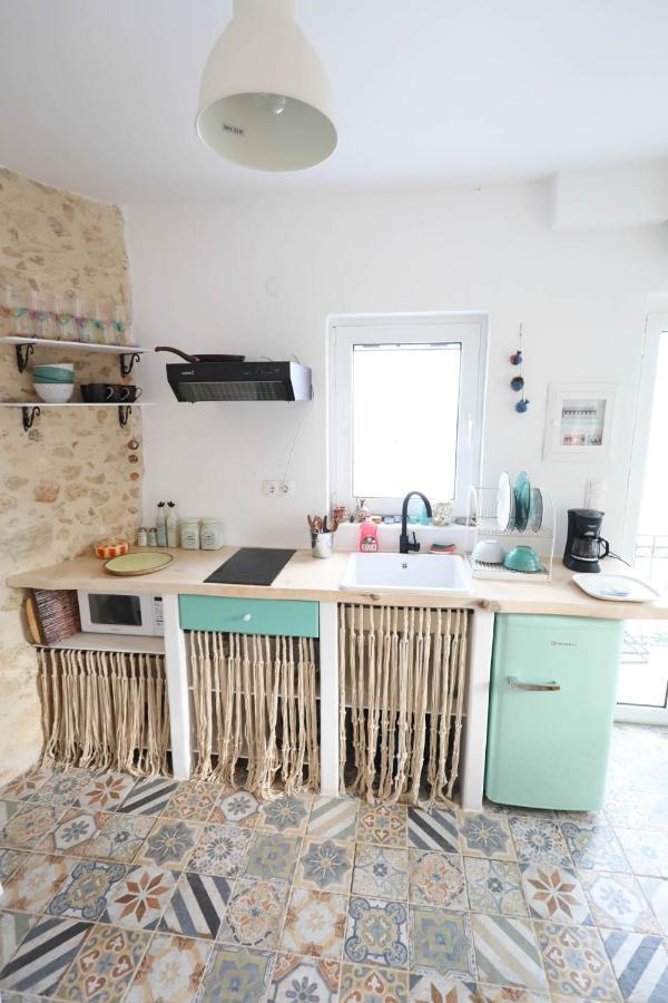 Ravi Boutique Home - 1 Minute Walk From Beach كاليفيس المظهر الخارجي الصورة
