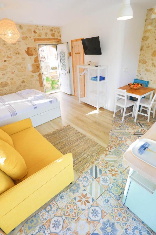 Ravi Boutique Home - 1 Minute Walk From Beach كاليفيس المظهر الخارجي الصورة