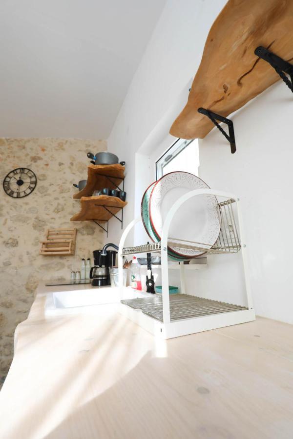 Ravi Boutique Home - 1 Minute Walk From Beach كاليفيس المظهر الخارجي الصورة