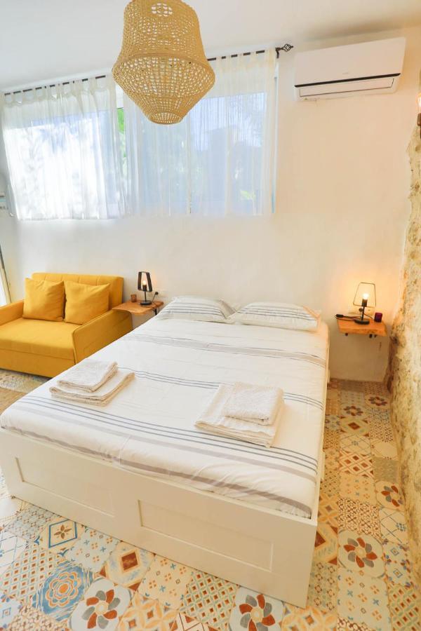Ravi Boutique Home - 1 Minute Walk From Beach كاليفيس المظهر الخارجي الصورة