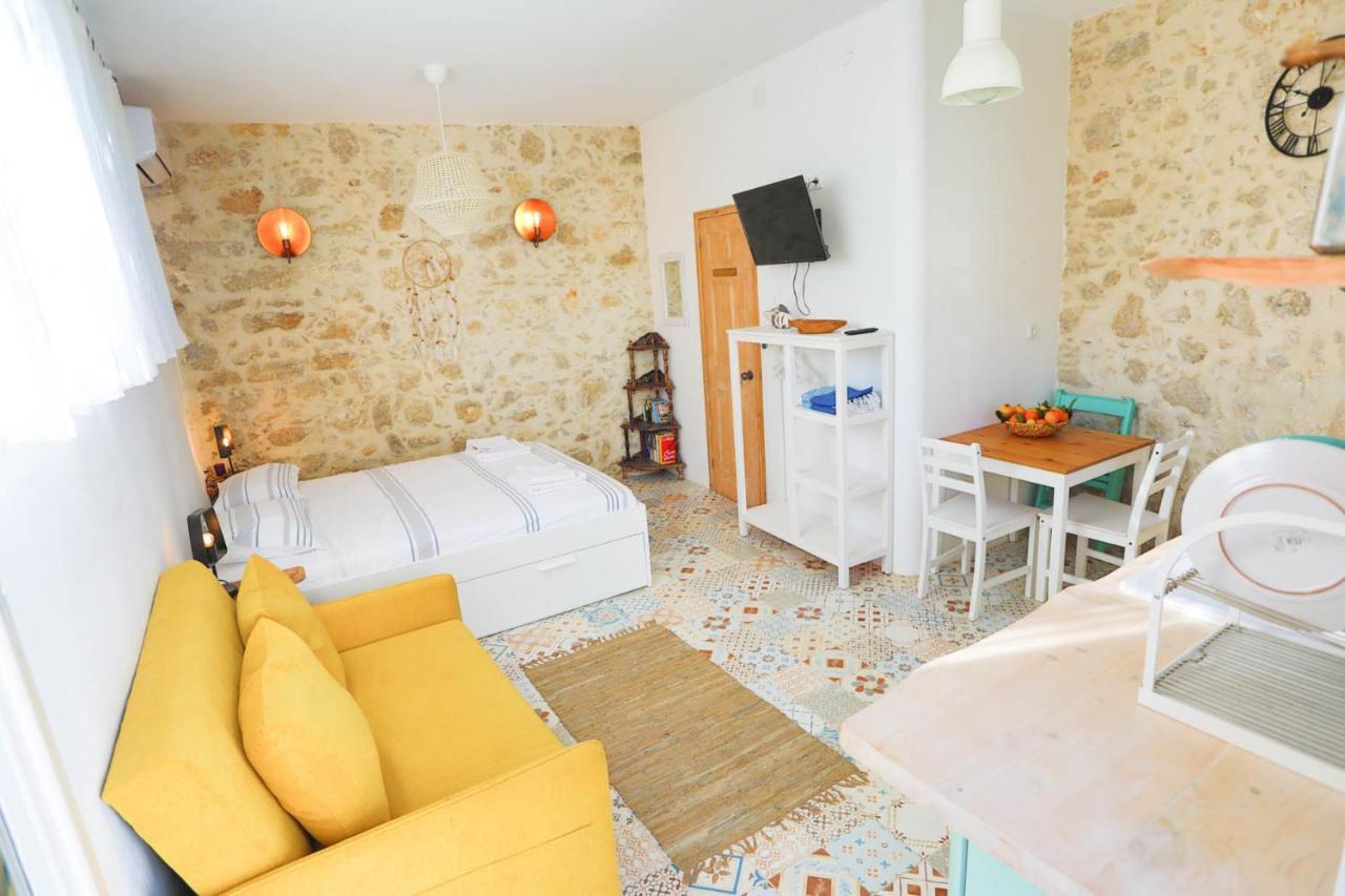 Ravi Boutique Home - 1 Minute Walk From Beach كاليفيس المظهر الخارجي الصورة