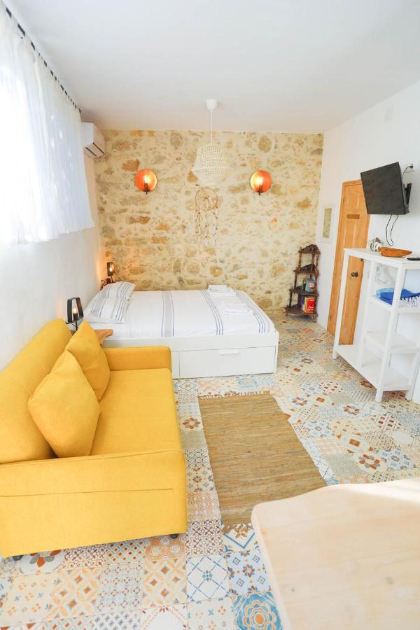 Ravi Boutique Home - 1 Minute Walk From Beach كاليفيس المظهر الخارجي الصورة