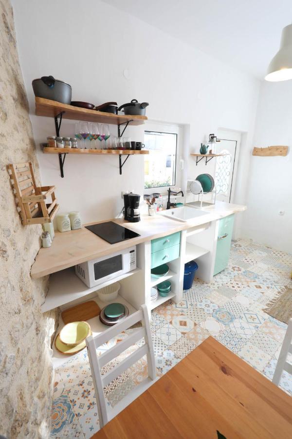 Ravi Boutique Home - 1 Minute Walk From Beach كاليفيس المظهر الخارجي الصورة