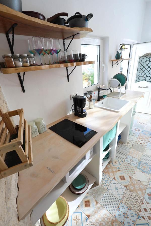Ravi Boutique Home - 1 Minute Walk From Beach كاليفيس المظهر الخارجي الصورة