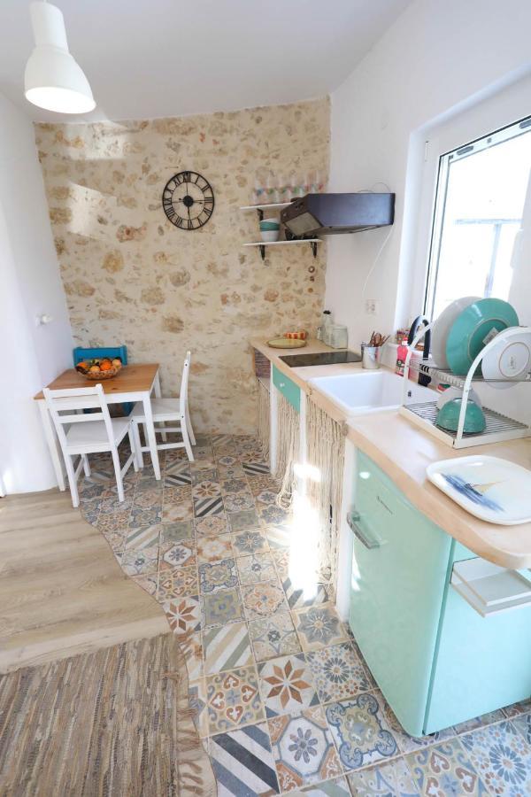 Ravi Boutique Home - 1 Minute Walk From Beach كاليفيس المظهر الخارجي الصورة