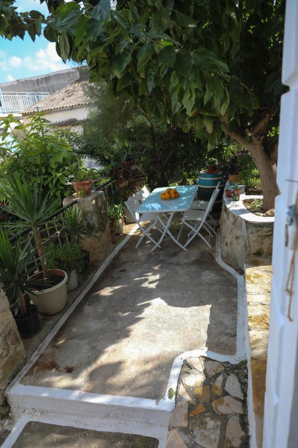 Ravi Boutique Home - 1 Minute Walk From Beach كاليفيس المظهر الخارجي الصورة