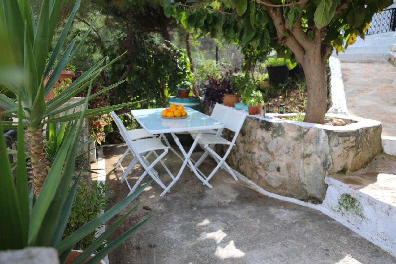 Ravi Boutique Home - 1 Minute Walk From Beach كاليفيس المظهر الخارجي الصورة