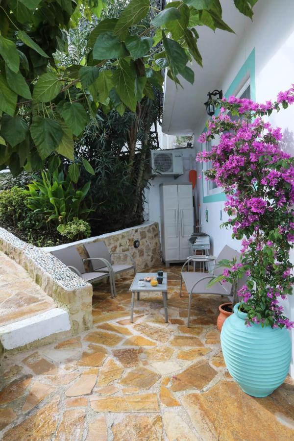 Ravi Boutique Home - 1 Minute Walk From Beach كاليفيس المظهر الخارجي الصورة