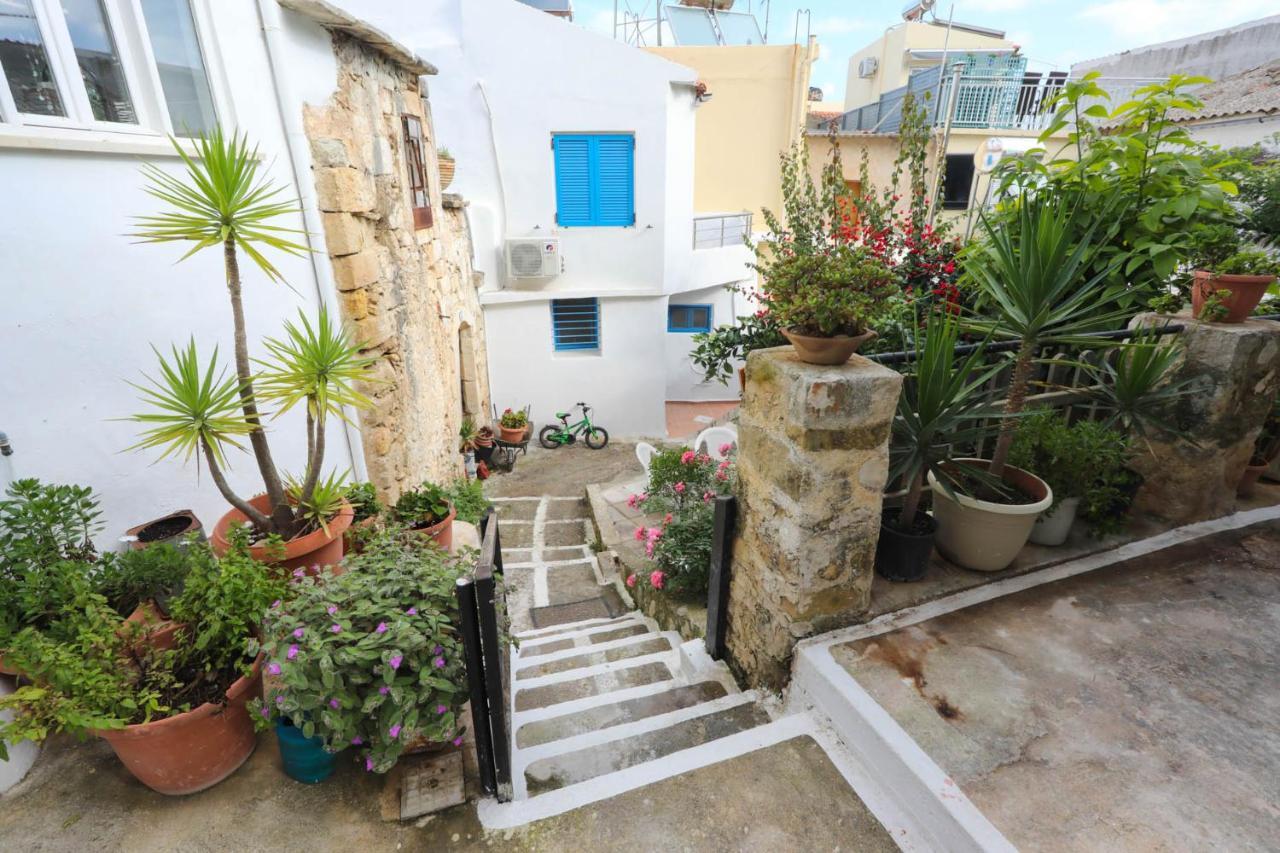 Ravi Boutique Home - 1 Minute Walk From Beach كاليفيس المظهر الخارجي الصورة