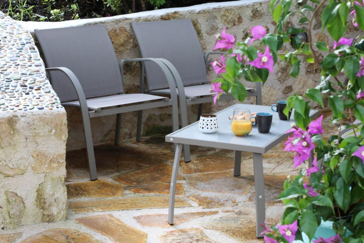Ravi Boutique Home - 1 Minute Walk From Beach كاليفيس المظهر الخارجي الصورة