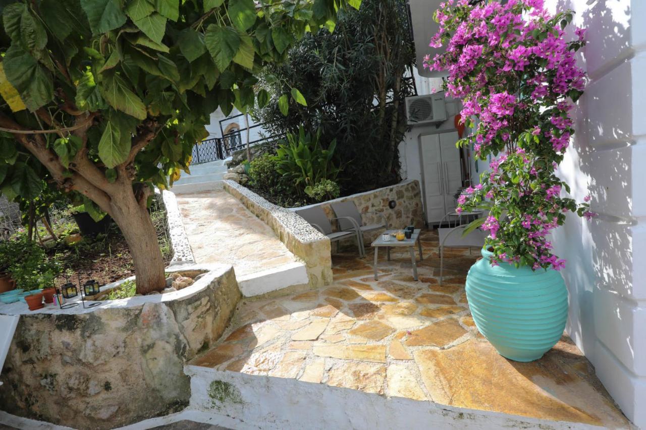 Ravi Boutique Home - 1 Minute Walk From Beach كاليفيس المظهر الخارجي الصورة