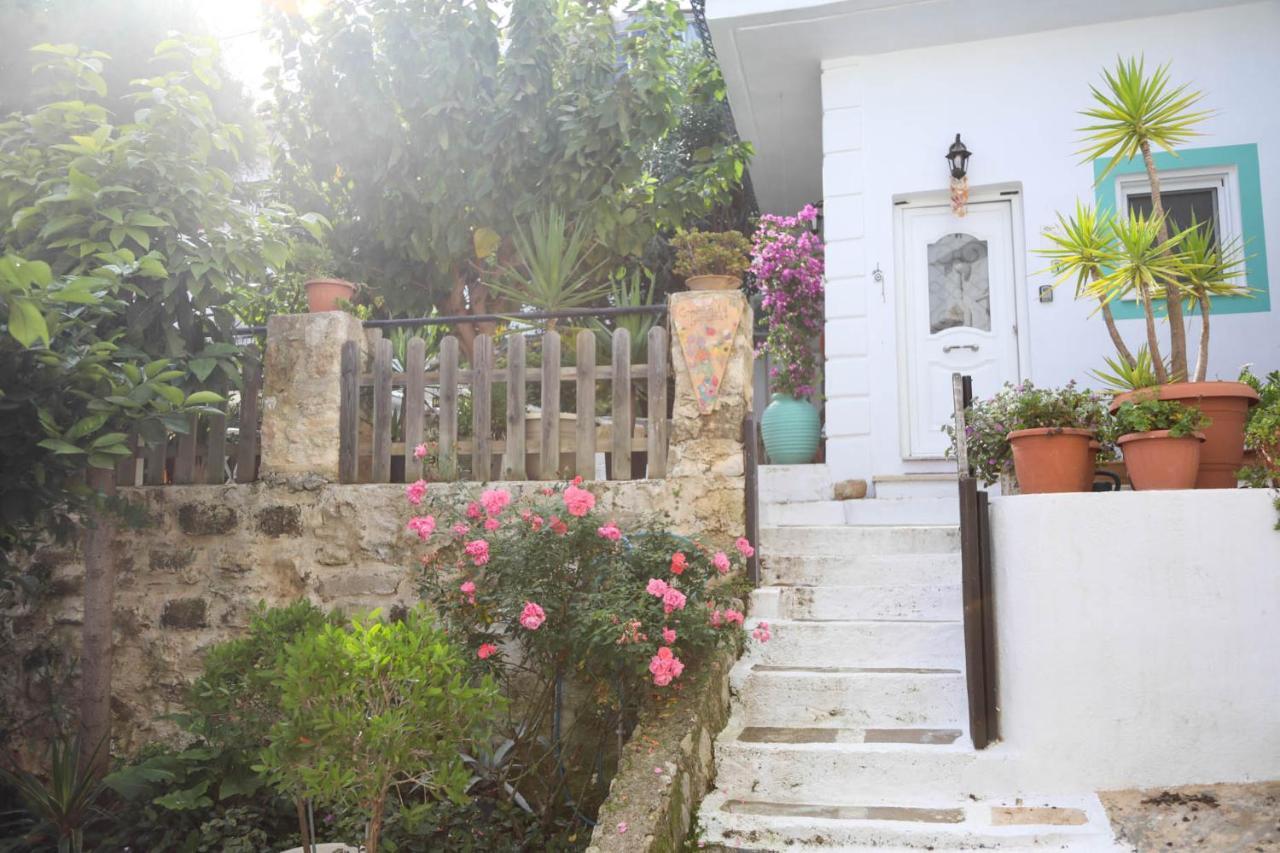 Ravi Boutique Home - 1 Minute Walk From Beach كاليفيس المظهر الخارجي الصورة