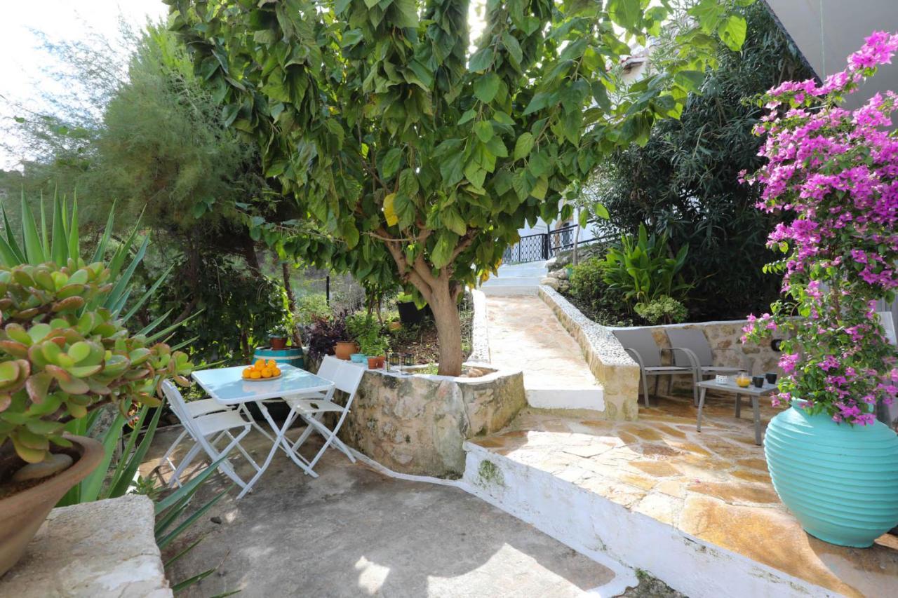 Ravi Boutique Home - 1 Minute Walk From Beach كاليفيس المظهر الخارجي الصورة