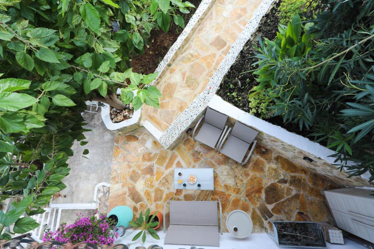 Ravi Boutique Home - 1 Minute Walk From Beach كاليفيس المظهر الخارجي الصورة