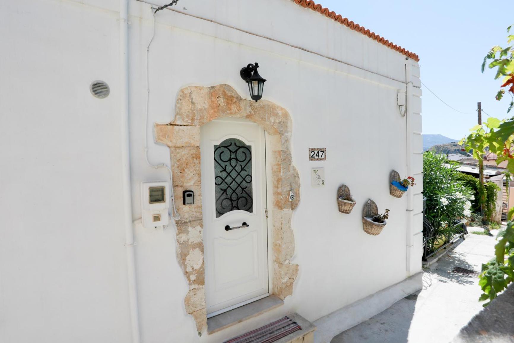 Ravi Boutique Home - 1 Minute Walk From Beach كاليفيس المظهر الخارجي الصورة